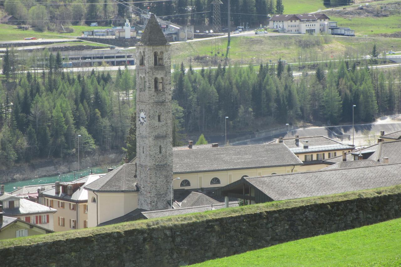 B&B Gottardo Airolo Bagian luar foto